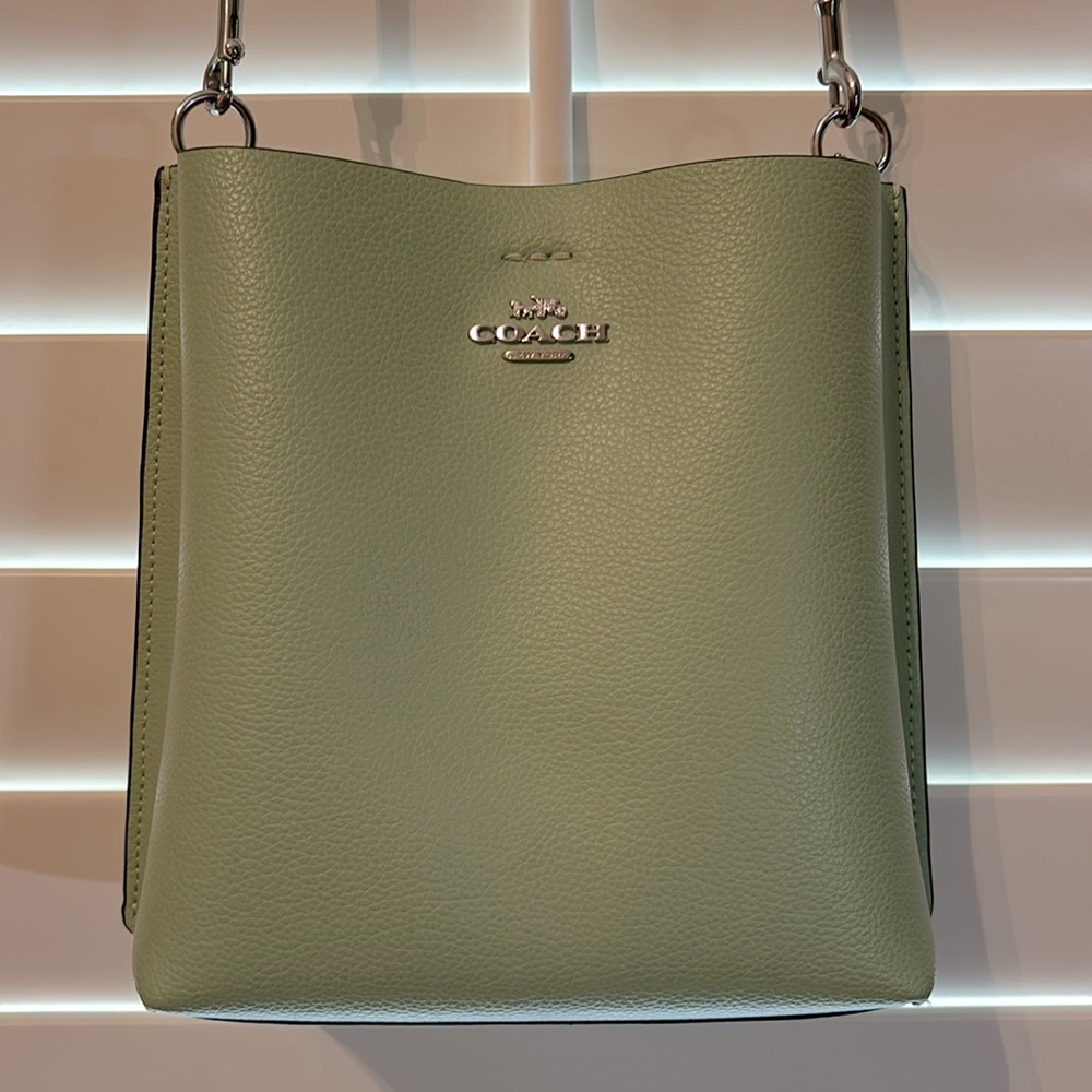 Coach Outlet Bucket Bag  Can be worn as a crossbody or over the shoulder.